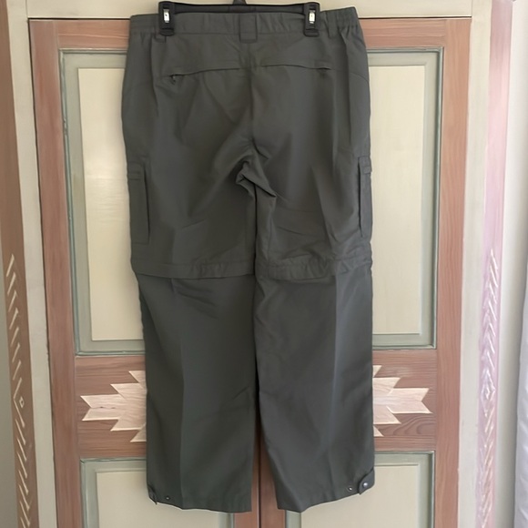 REI | Sahara Convertible Pants. Olive color. Cargo. Pockets. Size 12. - Picture 4 of 10